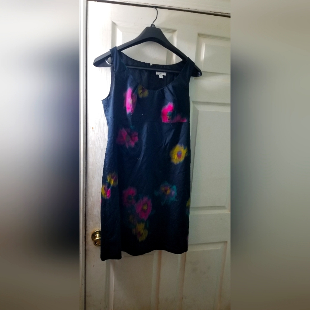 Classic style shift dress in geometric pattern . Size 10 , great condition